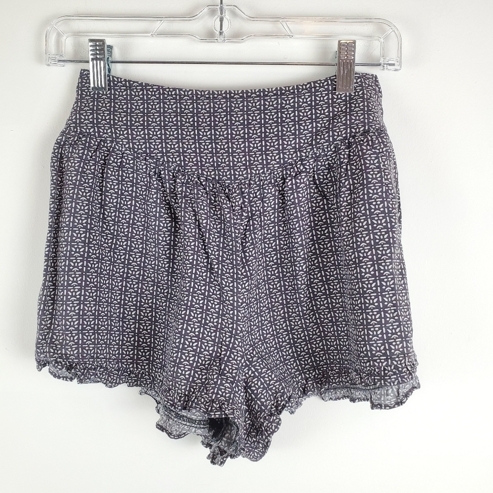 AMERICAN Eagle XS Pull on Shorts Black & white print Ruffled trim - Picture 1 of 9